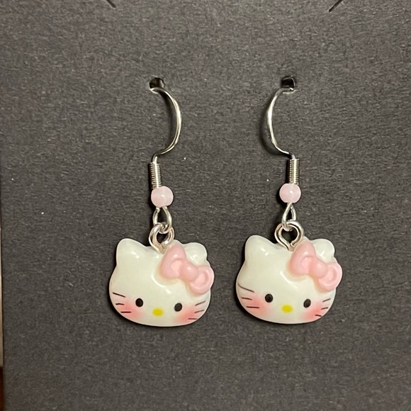 Hello Kitty Pink Bow Jewelry Set - Picture 3 of 5